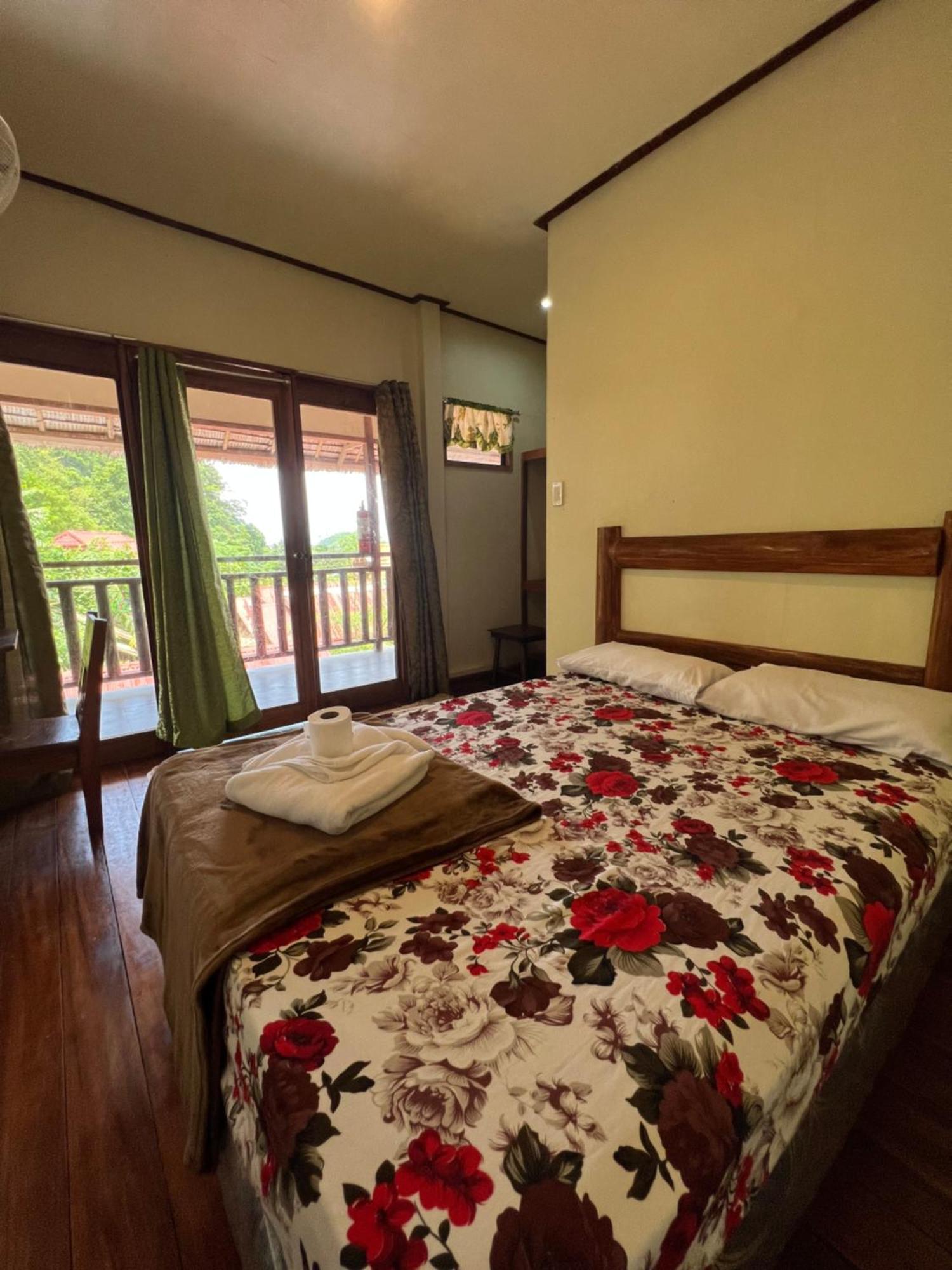 Novie'S Tourist Inn El Nido Exteriör bild