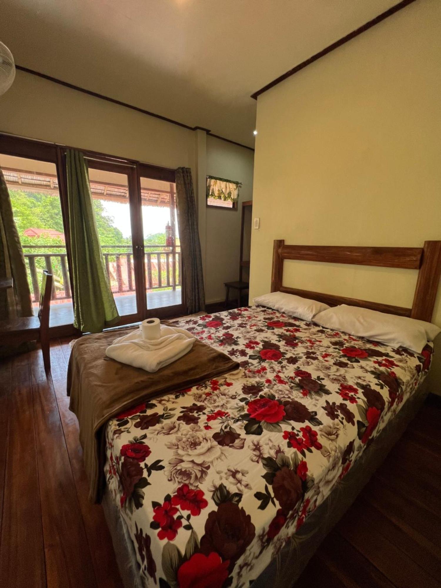 Novie'S Tourist Inn El Nido Exteriör bild
